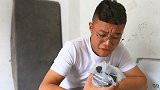 骗子设局：“口”字加一笔，写出4个奖励200，大妈轻松写出