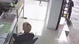小伙子买手机花0元