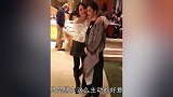 金星打扮精致参加庆功宴，与好友嘴对嘴隔空亲吻，开心到跳起来