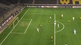 第43分钟伯尔尼年轻人球员恩萨梅射门 - 打偏