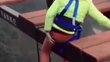 这高空娱乐项目，可把小伙子吓坏了直言以后都不敢来了