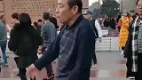 广场舞大妈赶紧学起来，这潮流可不能不跟上！