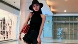 身材苗条的美女穿长靴显得真好看