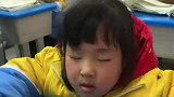 小可爱上课打瞌睡被老师抓住了
