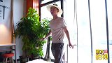 小伙饭店免费吃饭，一碗面半碗都是辣椒，什么情况