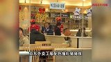 刘强东穿猪猪侠T恤现身日本！背后印京东外卖二维码，网友狂点赞