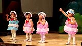 幼儿园舞蹈表演，小萌妹哭的泣不成声，却还不忘记表演，太可爱了