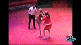 现在的人啊，一言不合就脱衣
