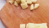 土豆苹果泥，一周吃两次，增强宝宝免疫力