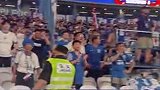 申花球员赛后谢场，主场球迷发出阵阵的嘘声