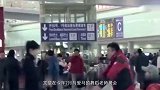 文章离婚后越发沧桑，录公益视频发际线后退严重，网友：要秃顶了