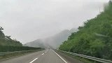 清晨的重庆江津四面山，在山坡上邂逅了一场仙境般的云雾美景