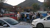 苏州天平山景区门口，都被拉客的人力车包围了，难道没人管吗？