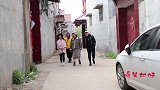 妈妈带三姐妹去表哥家，听见惊雷瞬间嗨起来，下集更精彩