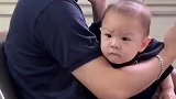 打针有人哭有人笑还有人在看热闹