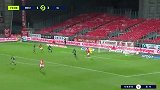 第73分钟里昂球员卡德维射门 - 击中门框