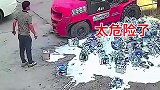 卸车打碎酒水，太危险了