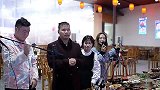 饭桌上的歌声！两个女孩合唱《我是一只小小鸟》人生需要理想支撑