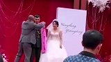 你知道这是什么习俗吗？婚礼上亲戚们纷纷送上祝福