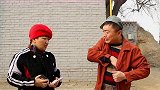 美女遇奇葩小伙打劫，一分没要到还倒贴了5000元，太逗了
