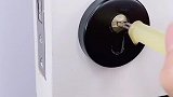钥匙断在锁里不用花钱请师傅，只需这样做就能轻松取出来的哦