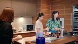 要出道?黄磊女儿多多与胡歌拍视频 曾被指打扮成熟