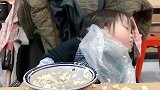 宝宝这是吃饭最高的境界了吧