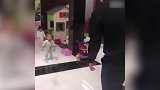 世界上身价最贵青训教练！看这背影猜出是谁了吗？