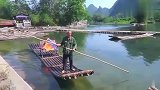 老外在中国：老外来到阳朔漂流，这画面就像在一幅画卷中一样！