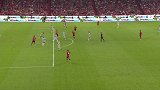 拜仁前场群星连续传递造杀机 J罗挑射破门被吹越位