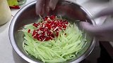 大厨做的凉拌莴笋丝，原来这么简单，口感爽脆，原汁原味就是好吃