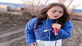 农村美女翻唱《望爱却步》，嗓音入心，听得伤感极了！