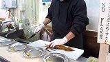 顶级大厨处理墨鱼，切掉头任由它跳舞，网友：过程有美感！