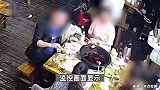 女子饭店内用打火机点燃氢气球，瞬间爆炸腾起巨大火球，险烧到同伴