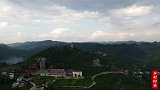 贵州深山发现一古寺庙，远远就能看见佛塔，古刹群山环绕真是壮观