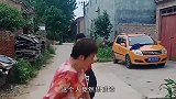 这回爽了吧大叔，让你不安分！哈哈哈