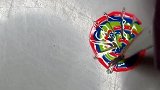 色彩斑斓的美甲花纹，原来还能这样贴上去，看着省钱又漂亮！