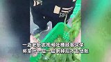 老板吐槽顾客买菜剥叶10多斤：每天都来每次血压都飙升，根本管不住