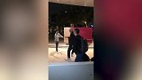 别了银狐！里皮离开阿联酋 仍身着印有国足标志的西服