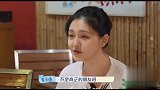 阿雅为了配合大S喊口号，硬是把热汤咽下去。逗得姐妹们笑个不停