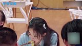 赵丽颖吃饭为何不掉口红？看清她的吃相后，杜海涛都惊了
