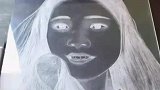 小伙用亚克力板，画自己喜欢的女孩