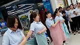 搞笑段子银行小姐姐跳舞做宣传，太养眼了