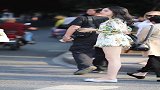 杭州街头，这种白白净净的小姐姐，应该是很多男生都喜欢的