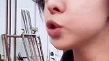 社牛女孩和装修师傅买甘蔗逗笑路人
