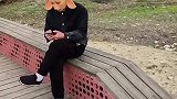 师傅端来一碗药膏，八戒以为是吃的