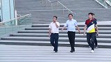 当男生被美女提醒“拉链开了”，这下尴尬了！