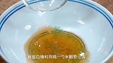 年夜饭的餐桌上一定要做道苦菊馓子，象征着苦尽甘来，简单又好吃