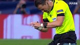 活久见系列!主裁判遭赫迪拉爆头 痛苦倒地不起