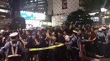 日本出线球迷嗨翻！东京商业区人潮涌动交通瘫痪